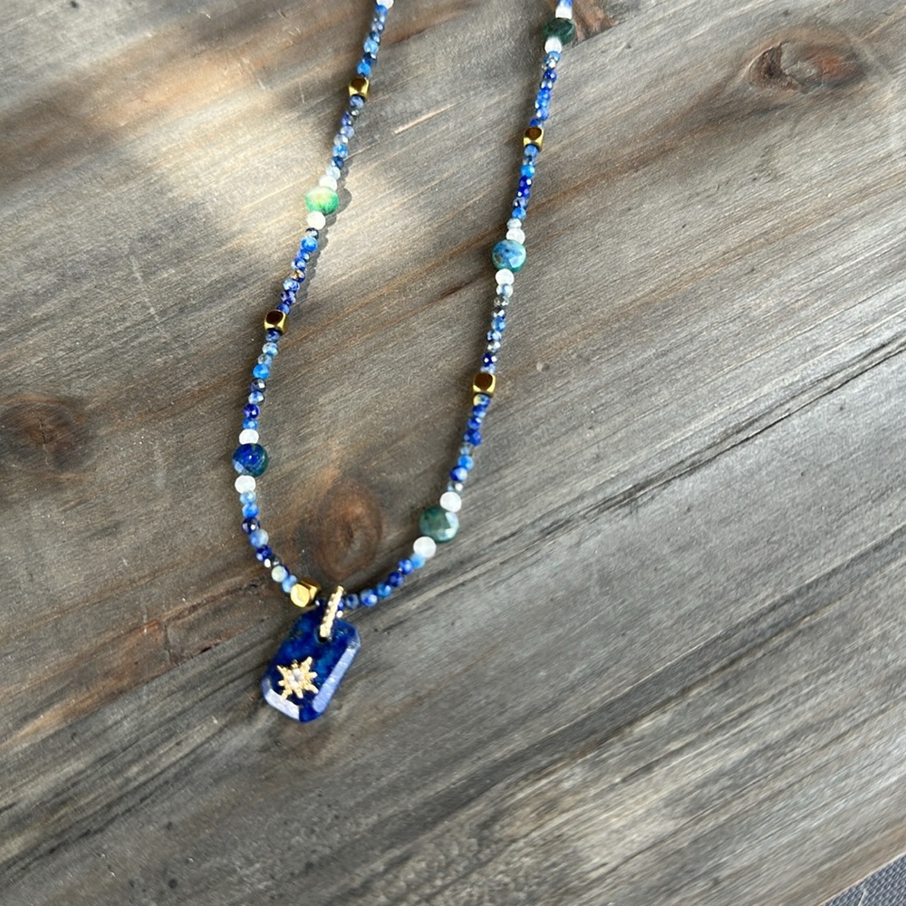 Dainty blue lapis and gold necklace - Picture 9 of 10